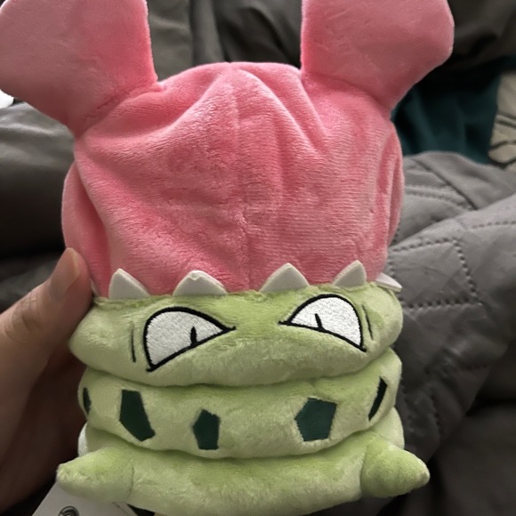 Pokémon Center Mega Slowbro Cape Pikachu - Picture 5 of 9